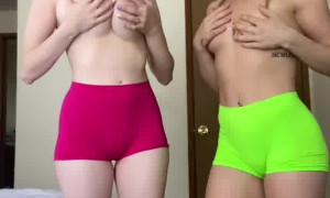 Gii_xoxo69 TikTok Lesbian Strip Challenge Video Leaked